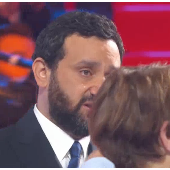 Cyril Hanouna en larmes dans l'émission "C'est pour nous, c'st cadeau" sur D8, le 26 mai 2016.