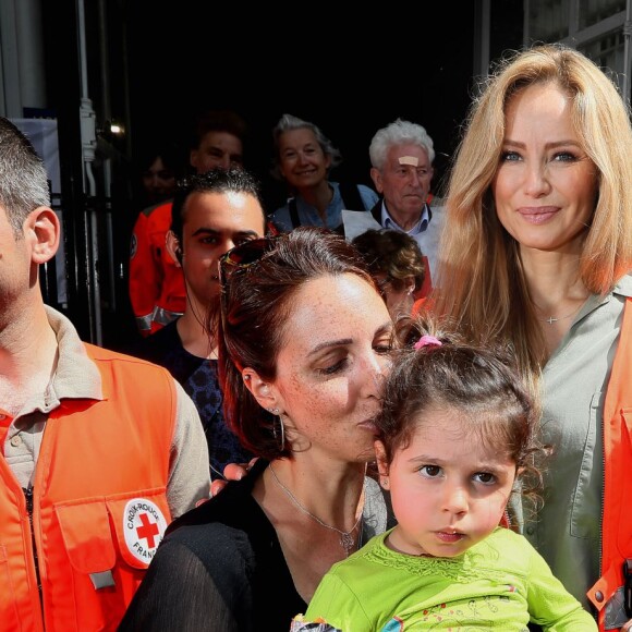 Adriana Karembeu lance les Journées Nationales de la Croix-Rouge française à Toulouse, le 28 mai 2016. Après avoir inauguré les nouveaux bureaux de la croix-Rouge, elle a déambulé dans la ville avec les bénévoles afin de récolter des fonds pour finir son action sur la célèbre place du Capitole. © Patrick Bernard/Bestimage