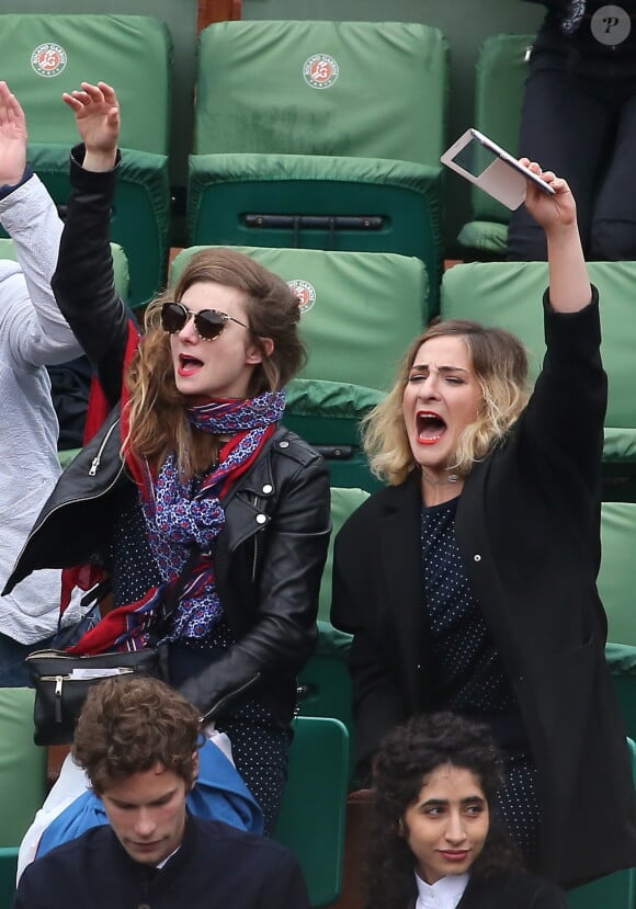 Sarah Suco, Marilou Berry - People dans les tribunes lors du Tournoi de Roland-Garros (les Internationaux de France de tennis) à Paris, le 29 mai 2016. © Dominique Jacovides/Bestimage