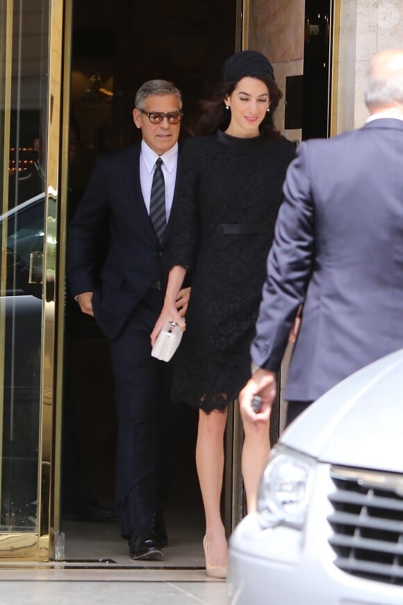 George Clooney et sa femme Amal, très chic et rétro en Atelier Versace, à la sortie de leur hôtel à Rome,le 29 mai 2016