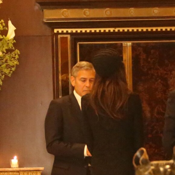 George Clooney et sa femme Amal Alamuddin arrivent à leur hôtel à Rome, le 29 mai 2016