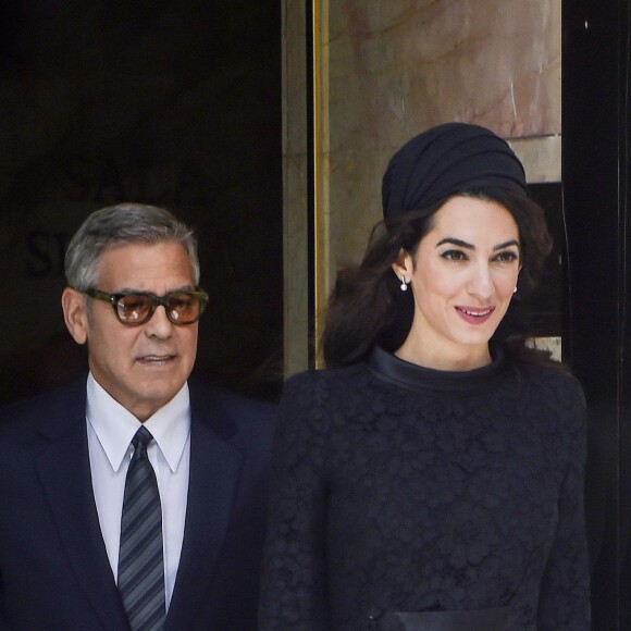 George Clooney et sa femme Amal Alamuddin à la sortie de leur hôtel à Rome, le 29 mai 2016