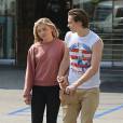 Exclusif - Brooklyn Beckham et sa petite amie Chloë Grace Moretz se promène main dans la main à la sortie d'une pharmacie à Beverly Hills. Les amoureux portent les mêmes chaussures! Le 19 mai 2016