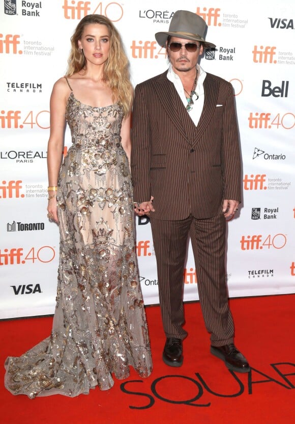 Johnny Depp (habillé en Ralph Lauren) et sa compagne Amber Heard (robe Elie Saab) - Première du film "The Danish Girl" au festival International du film de Toronto (TIFF) le 12 septembre 2015