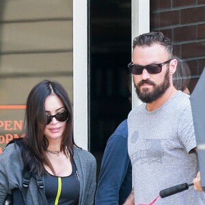 Exclusif - Megan Fox enceinte est allée déjeuner avec son mari Brian Austin Green au restaurant Cafe Grattitude à Los Angeles.