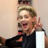 Sharon Stone est allée dans un salon de manucure à Beverly Hills, le 28 septembre 2015