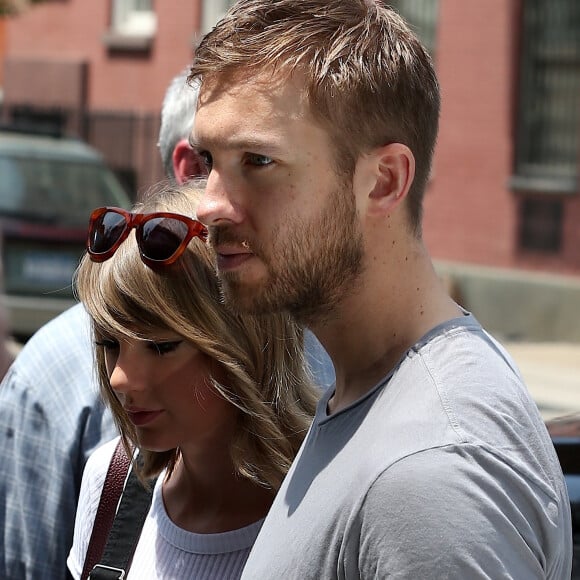 Taylor Swift et son petit-ami Calvin Harris sortent d'un restaurant à New York, le 28 mai 2015.