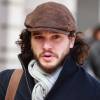 Kit Harington arrive au théâtre West End à Londres, le 28 avril, où il joue dans la pièce de théâtre "'Doctor Faustus".