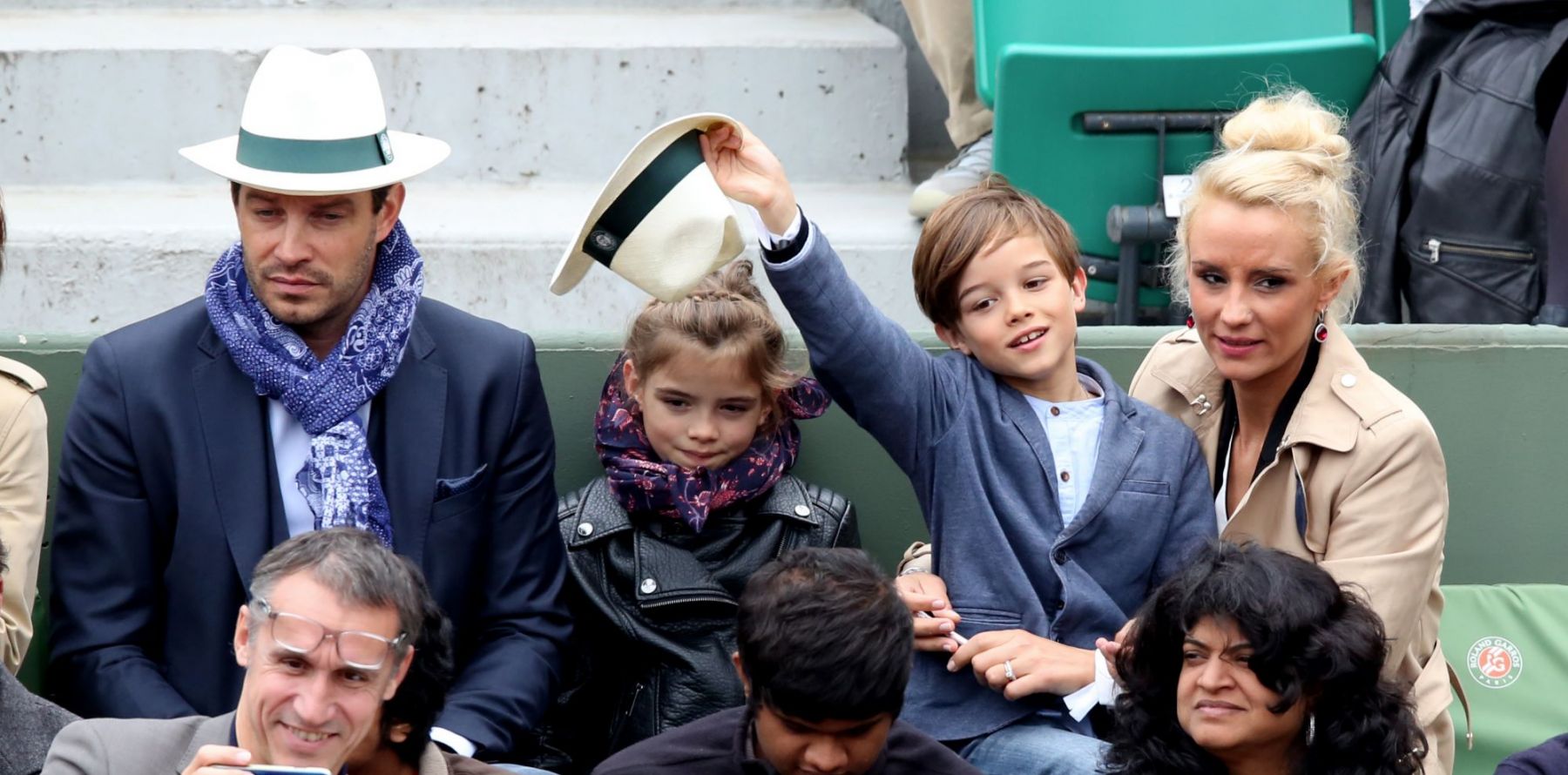 Elodie Gossuin câline avec ses jumeaux adorables à Roland-Garros