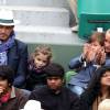 Elodie Gossuin avec son mari Bertrand Lacherie et leurs enfants Rose et Jules dans les tribunes des internationaux de France de Roland Garros à Paris le 4 juin 2016. © Moreau - Jacovides / Bestimage