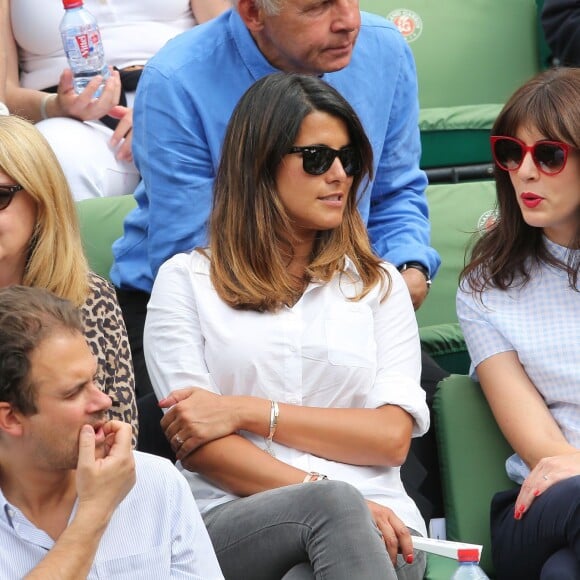 Karine Ferri et Nolwenn Leroy dans les tribunes lors du Tournoi de Roland-Garros à Paris, le 27 mai 2016. © Cyril Moreau/Bestimage