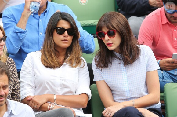 Karine Ferri et Nolwenn Leroy dans les tribunes lors du Tournoi de Roland-Garros à Paris, le 27 mai 2016. © Cyril Moreau/Bestimage