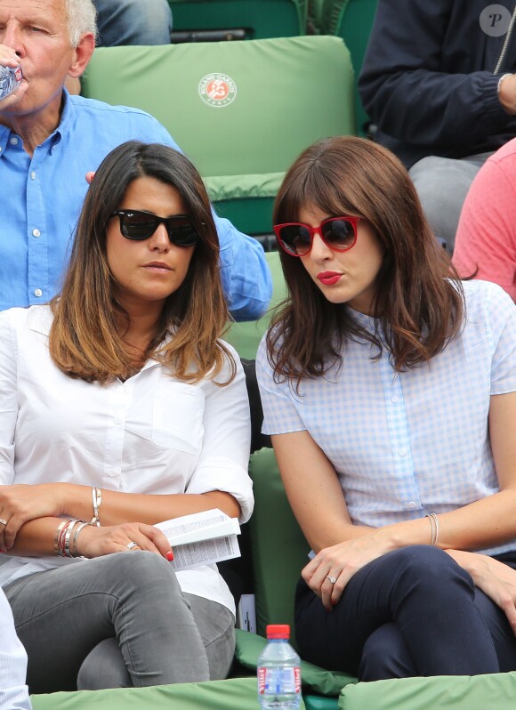 Karine Ferri et Nolwenn Leroy dans les tribunes lors du Tournoi de Roland-Garros à Paris, le 27 mai 2016. © Cyril Moreau/Bestimage