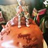 Pour l'anniversaire de sa fille Willow qui fête ses 5 ans, la chanteuse Pink lui a offert un gâteau en forme de planète Mars avec une figurine en pâte d'amande à l'effigie de l'acteur Matt Damon. Photo publiée sur Youtube, le 5 juin 2016