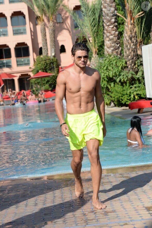 Exclusif - Rayane Bensetti se relaxe dans une piscine dans le cadre du Marrakech du rire à Marrakech le 4 juin 2016. © Rachid Bellak/Bestimage