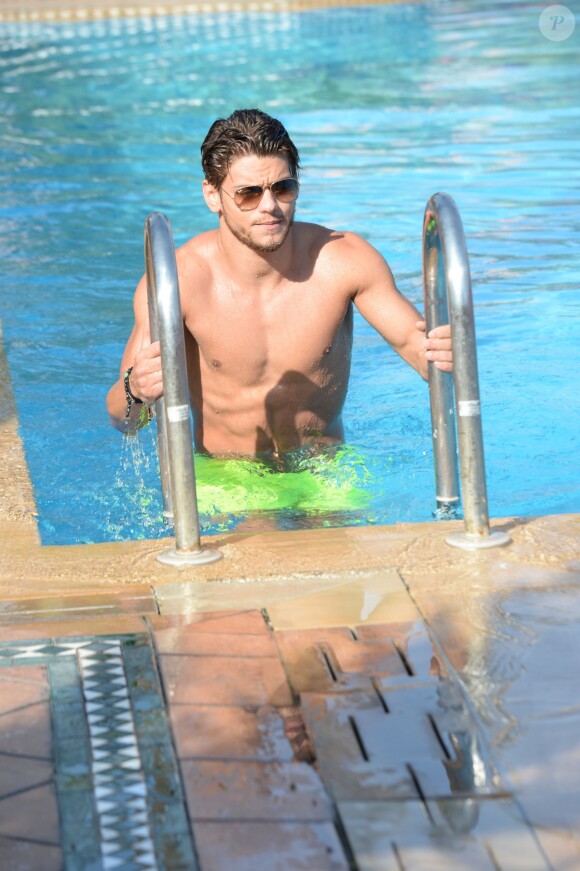 Exclusif - Rayane Bensetti se relaxe dans une piscine dans le cadre du Marrakech du rire à Marrakech le 4 juin 2016. © Rachid Bellak/Bestimage