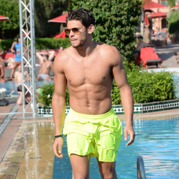 Exclusif - Le beau Rayane Bensetti se relaxe dans une piscine dans le cadre du Marrakech du rire à Marrakech le 4 juin 2016. © Rachid Bellak/Bestimage