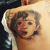 Chris Brown a publié une photo du tatouage qu'il se serait fait encrer sur le dos, en hommage à sa fille Royalty, sur sa page Instagram le 6 juin 2016. Il a ensuite effacé ce cliché.