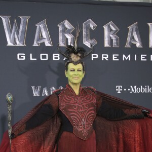 Jamie Lee Curtis à la première de "Warcraft" au Chinese Theater IMAX à Hollywood le 6 juin 2016.