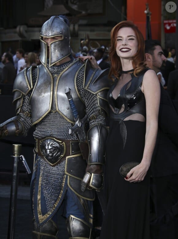 Chloe Dykstra à la première de "Warcraft" au Chinese Theater IMAX à Hollywood le 6 juin 2016.