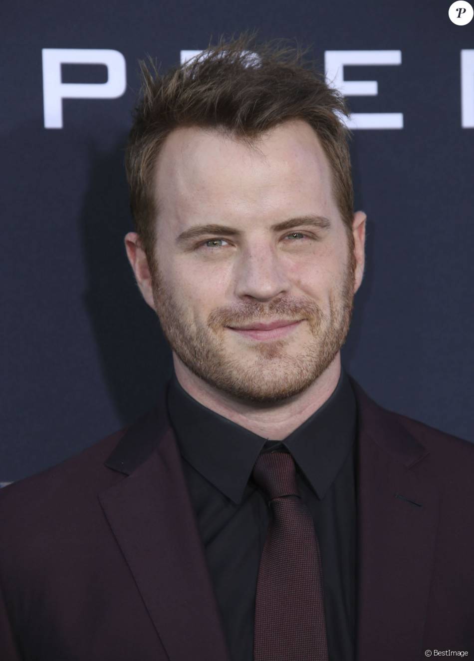 Robert Kazinsky à la première de Warcraft au Chinese Theater IMAX à ...