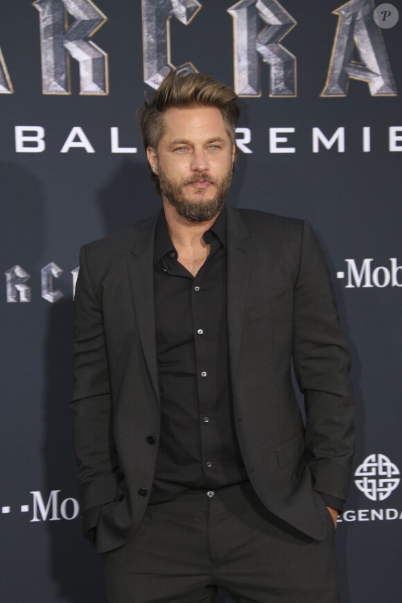 Travis Fimmel à la première de "Warcraft" au Chinese Theater IMAX à Hollywood le 6 juin 2016.