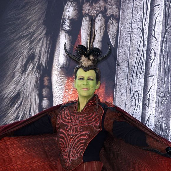 Jamie Lee Curtis et son fils Thomas lors de la première de Warcraft au TCL Chinese Theatre IMAX à Los Angeles, le 6 juin 2016.