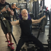 J.K. Simmons se sculpte les muscles en salle de gym pour Justice League (photo postée le 30 avril 2016)