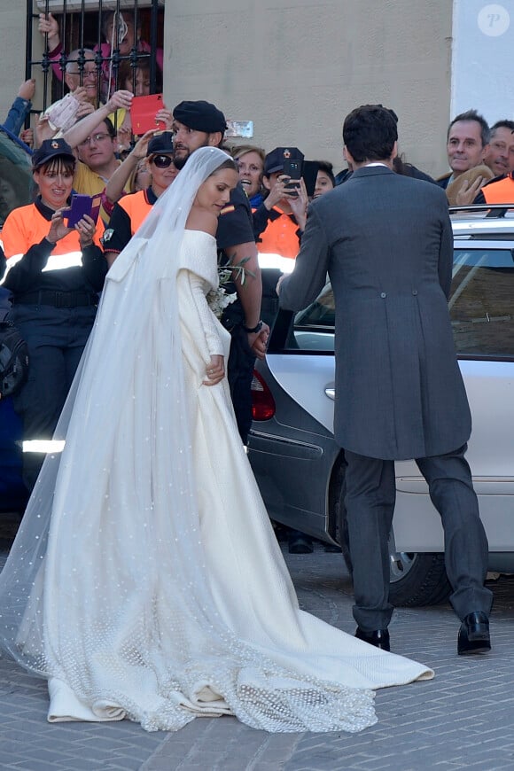 Lady Charlotte Wellesley et Alejandro Santo Domingo ont célébré leur mariage le 28 mai 2016 en l'église Notre-Dame de l'Incarnation à Illora, près de Grenade en Espagne.