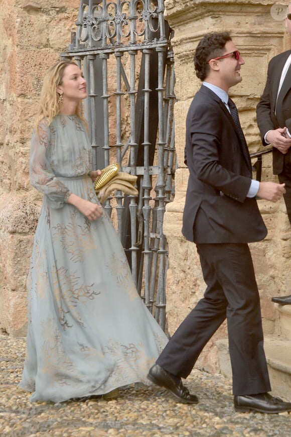 Nieves Zubersbühler et son mari Julio Santo Domingo au mariage de Lady Charlotte Wellesley et Alejandro Santo Domingo le 28 mai 2016 en l'église Notre-Dame de l'Incarnation à Illora, près de Grenade en Espagne.