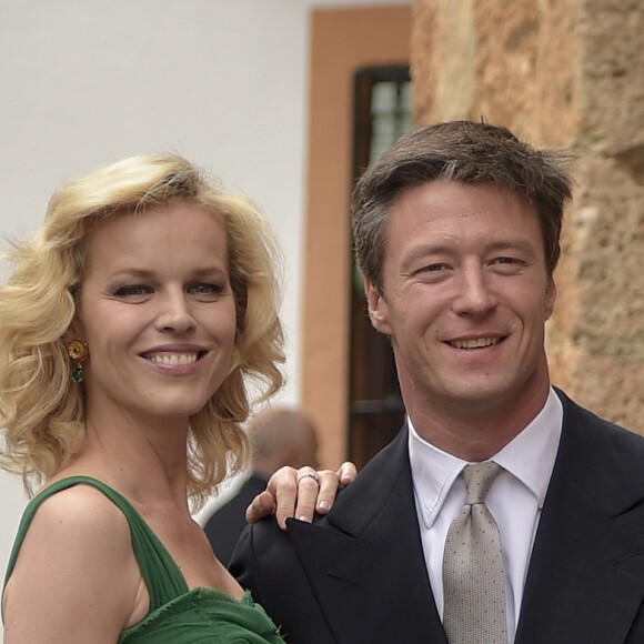 Eva Herzigova et son mari Gregorio Marsiaj au mariage de Lady Charlotte Wellesley et Alejandro Santo Domingo le 28 mai 2016 en l'église Notre-Dame de l'Incarnation à Illora, près de Grenade en Espagne.