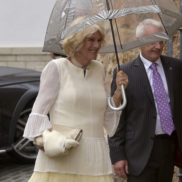 Camilla Parker Bowles, duchesse de Cornouailles, au mariage de Lady Charlotte Wellesley et Alejandro Santo Domingo le 28 mai 2016 en l'église Notre-Dame de l'Incarnation à Illora, près de Grenade en Espagne.