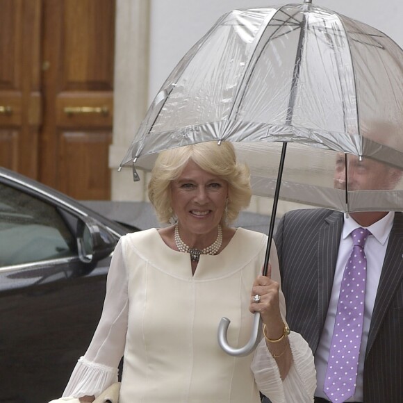 Camilla Parker Bowles, duchesse de Cornouailles, au mariage de Lady Charlotte Wellesley et Alejandro Santo Domingo le 28 mai 2016 en l'église Notre-Dame de l'Incarnation à Illora, près de Grenade en Espagne.