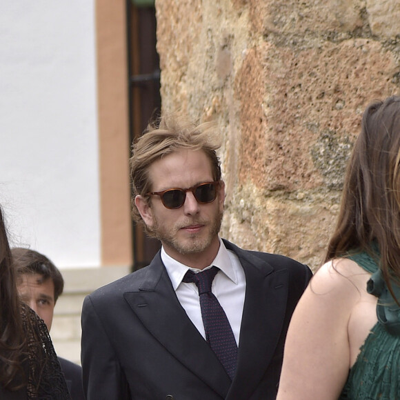 Andrea Casiraghi et Tatiana Santo Domingo, nièce du marié, au mariage de Lady Charlotte Wellesley et Alejandro Santo Domingo le 28 mai 2016 en l'église Notre-Dame de l'Incarnation à Illora, près de Grenade en Espagne.