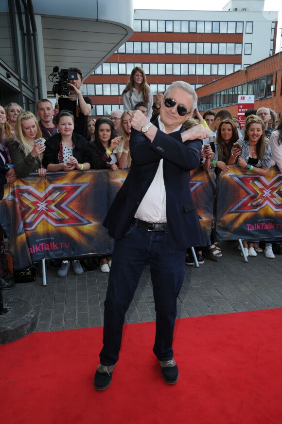 Louis Walsh arrivant pour les auditions de The X Factor au Lancashire County Cricket Club à Manchester, le 16 juin 2014.