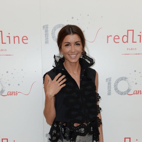 Exclusif - Jenifer Bartoli - Soirée des 10 ans du joaillier Redline à Paris le 7 juin 2016. Pour les 10 ans de la maison, Redline a présenté le bracelet Royal, en partenariat avec la chanteuse Jenifer qui est l'ambassadrice de l'anniversaire de la marque. Le bracelet Royal, un bijou précieux et intemporel composé d'un diamant taille princesse et du fil rouge ultra résistant propre à Redline. Pour les 10 ans, Redline fait dans l'originalité avec 3 déclinaisons de rouge possible : le rouge classique, le rouge cerise et le rouge fluo. Cette année, Redline a décidé de reverser une partie des bénéfices à l'association Le Refuge, dont Jenifer est marraine et qui lutte contre l'exclusion et les discriminations liées à l'identité de genre. © Rachid Bellak/Bestimage