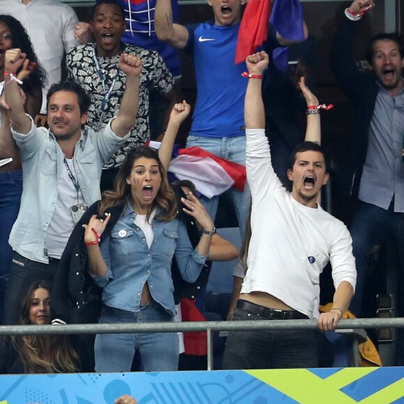Brahim Asloum et sa compagne Clothilde de Bernardi, Arnaud Ducret, M.Pokora, Ramzy Bédia et sa compagne, Camille Cerf, Renaud Lavillenie, Lucien Jean-Baptiste, Laury Thilleman et son compagnon Juan Arbelaez explosent de joie lors du match d'ouverture de l'Euro 2016, France-Roumanie, au Stade de France, le 10 juin 2016. © Cyril Moreau/Bestimage