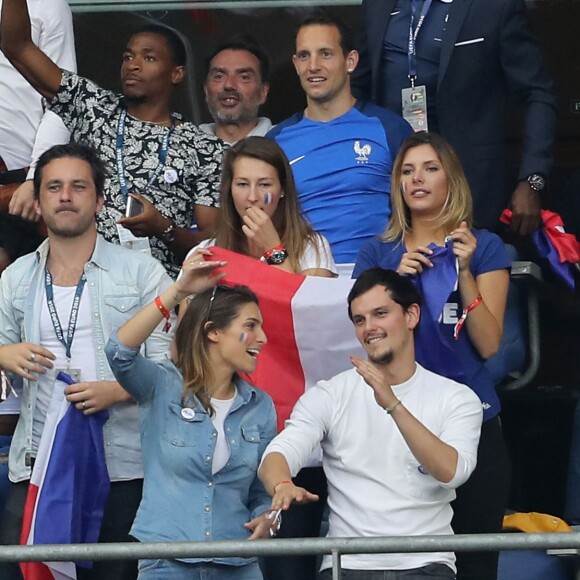 Renaud Lavillenie, Lucien Jean-Baptiste, Camille Cerf, Laury Thilleman et son compagnon Juan Arbelaez au match d'ouverture de l'Euro 2016, France-Roumanie au Stade de France, le 10 juin 2016. © Cyril Moreau/Bestimage