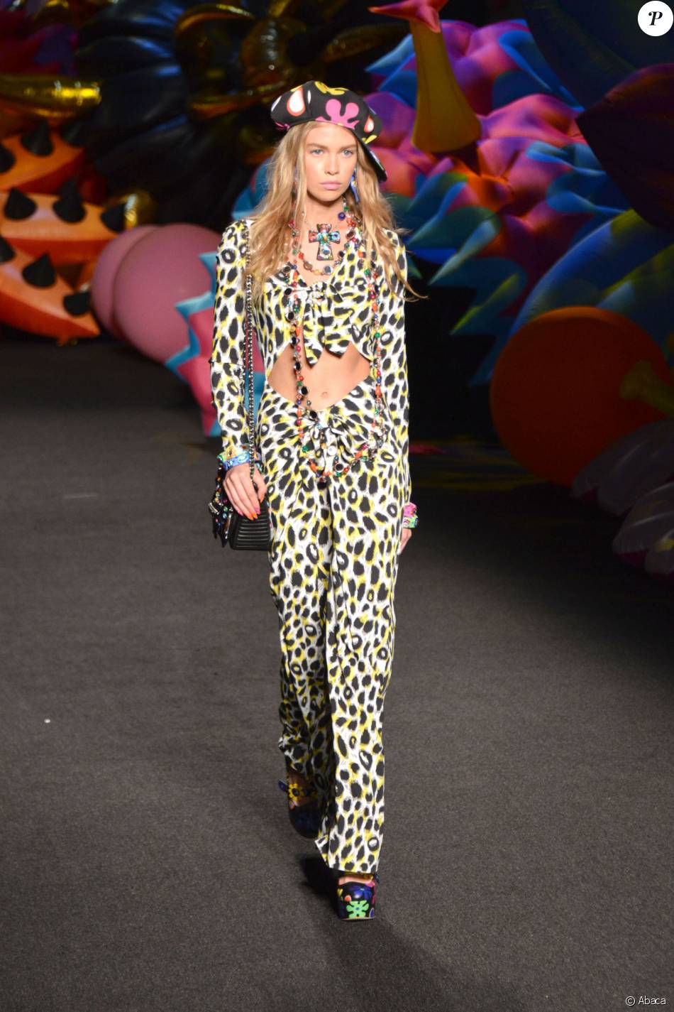 Stella Maxwell lors du défilé Made LA: Moschino à Los Angeles, le 10