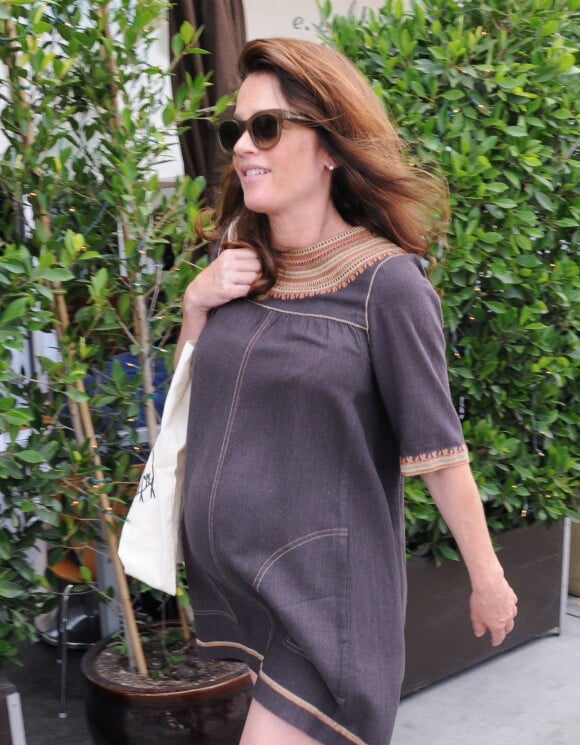Robin Tunney, enceinte, se promène dans les rues de Beverly Hills à Los Angeles, le 11 juin 2016