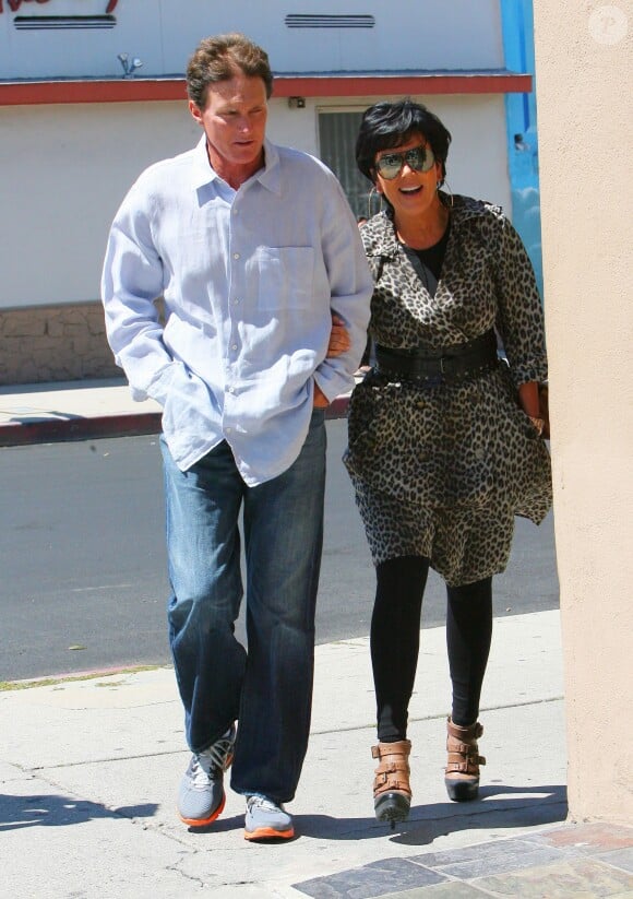 Kris et Bruce Jenner dans les rues de Los Angeles, le 8 avril 2011