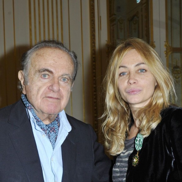Guy Beart et Emmanuelle Beart - Remise de decoration par Aurelie Filippetti a Emmanuelle Beart "Officier de l'ordre des Arts et des Lettres" et a Ang Lee "Chevalier de l'ordre des Arts et des Lettres" au Ministere de la Culture a Paris le 27 Novembre 2012.