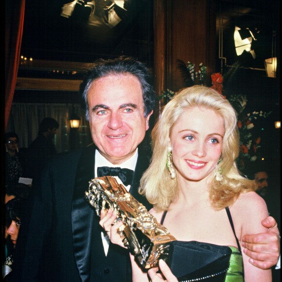 EMMANUELLE BEART CESAR DU MEILLEUR SECOND ROLE FEMININ POUR "MANON DES SOURCES" EN 1987 AVEC SON PERE GUY BEART