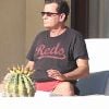 Exclusif - L'acteur Charlie Sheen se repose dans un hôtel de Cabo San Luca au Mexique le 21 janvier 2016.