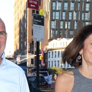 Miley Cyrus et son compagnon Liam Hemsworth vont boire un verre avec Bethenny Frankel et son nouveau compagnon Dennis Shields, à New York, le 14 juin 2016.