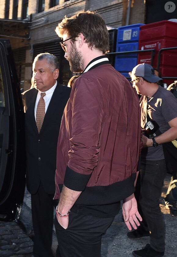 Miley Cyrus et son compagnon Liam Hemsworth vont boire un verre avec Bethenny Frankel et son nouveau compagnon Dennis Shields, à New York, le 14 juin 2016.