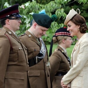 Kate Middleton, duchesse de Cambridge, à la garden party annuelle du secrétaire d'Etat pour l'Irlande du Nord au château de Hillsborough à Belfast le 14 juin 2016