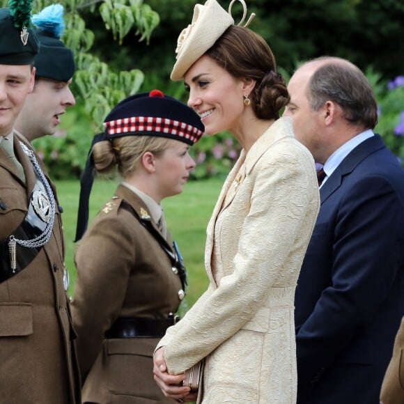 Kate Middleton, duchesse de Cambridge, à la garden party annuelle du secrétaire d'Etat pour l'Irlande du Nord au château de Hillsborough à Belfast le 14 juin 2016