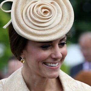 Kate Middleton, duchesse de Cambridge, à la garden party annuelle du secrétaire d'Etat pour l'Irlande du Nord au château de Hillsborough à Belfast le 14 juin 2016