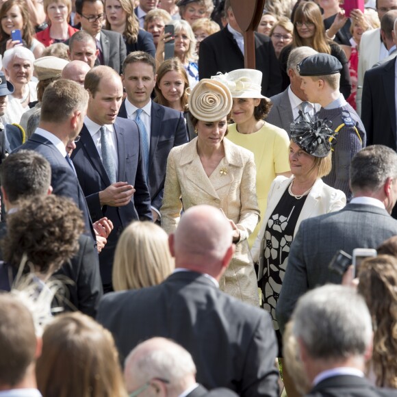 Kate Middleton et le prince William ont assisté à la garden party annuelle du secrétaire d'Etat pour l'Irlande du Nord au château de Hillsborough à Belfast le 14 juin 2016